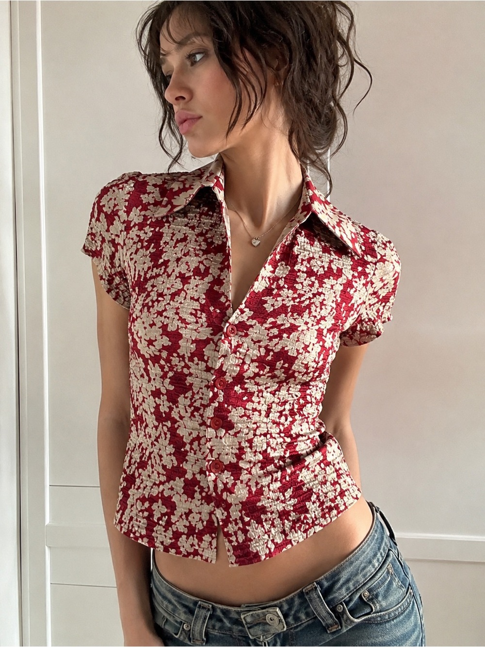 Y2K Crinkle Floral Button Front Top Size Small Red Cream Textured Stretch Blouse